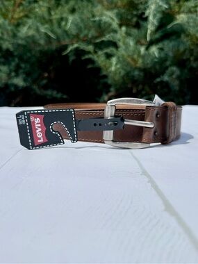 Levi's Men's Leather Belt. NWT. Large (38"-40"). Brown Leather/Brushed Metal .